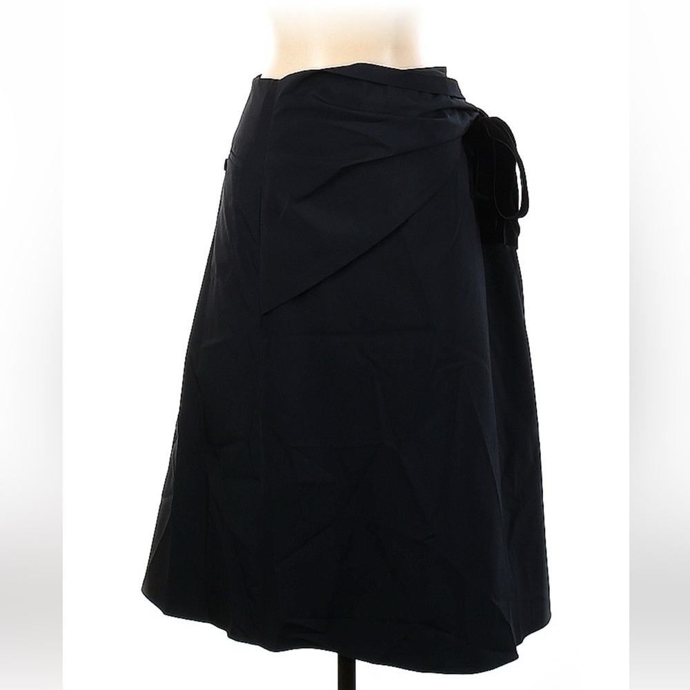 NWT - Theory navy skirt with black side tie. Very flattering